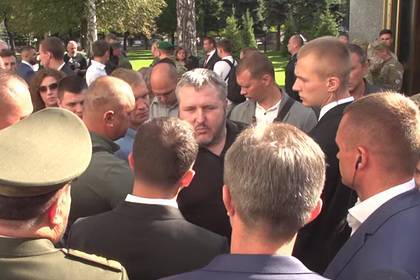 Зеленский назвал треплом военного за вопрос об уклонении президента от службы