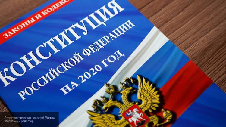 Песков заявил, что предложения о поправках к Конституции не повлияют на ее статус