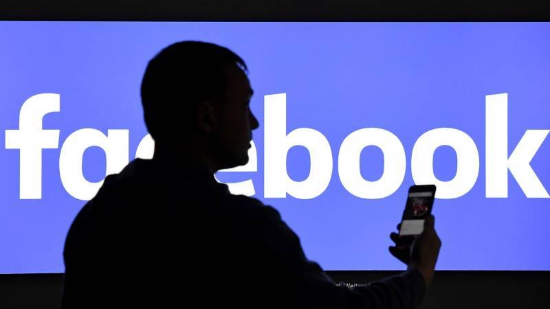 Зыков заявил, что Twitter и Facebook чаще остальных нарушают законы РФ