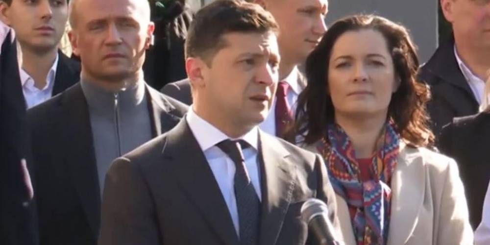 Зеленский проигнорировал вопросы жительницы Донецка, назвавшей его предателем