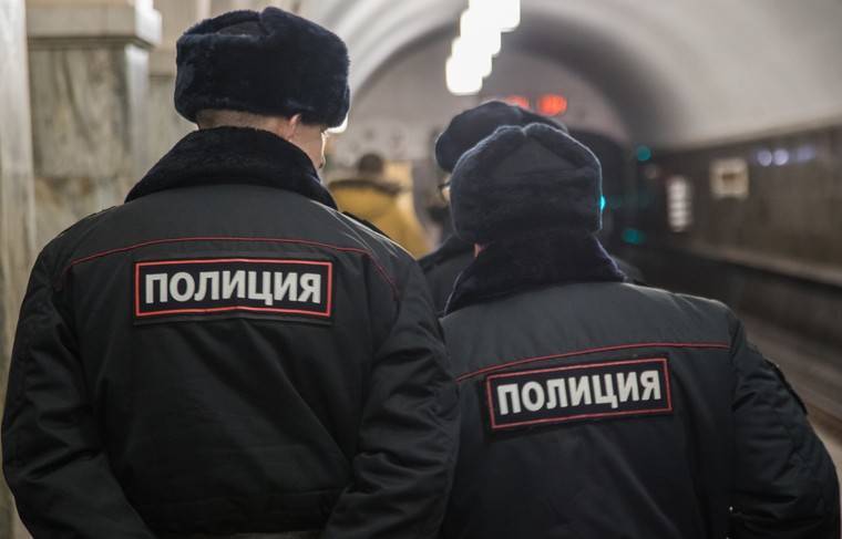 В Петербурге по делу о взятке в 1,5 млн рублей задержаны двое полицейских