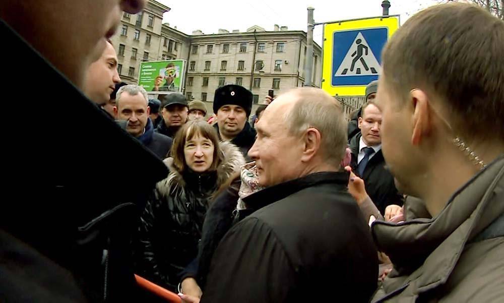Петербурженка поставила Путина в тупик вопросом о зарплате