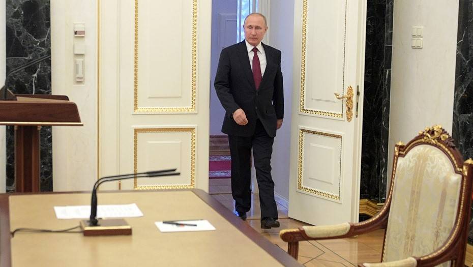 В комитете Госдумы отвергли поправку о переименовании президента России в "верховного правителя"