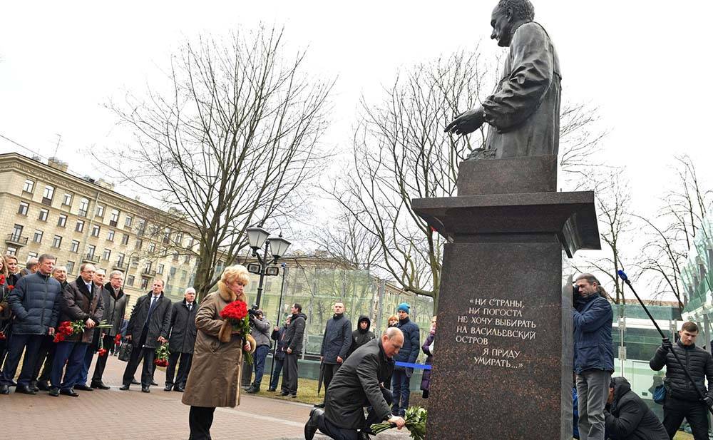 "Он преподавал свободу": в Петербурге почтили память Собчака