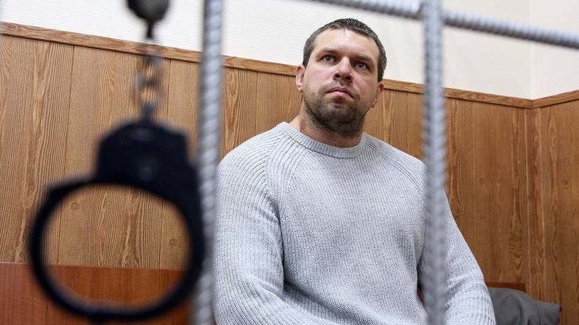 «Сказал, что сам подбросил наркотики»: экс-полицейский признал вину по делу журналиста Голунова — РТ на русском