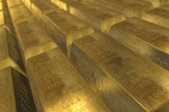 Цена на золото достигла максимума за семь лет