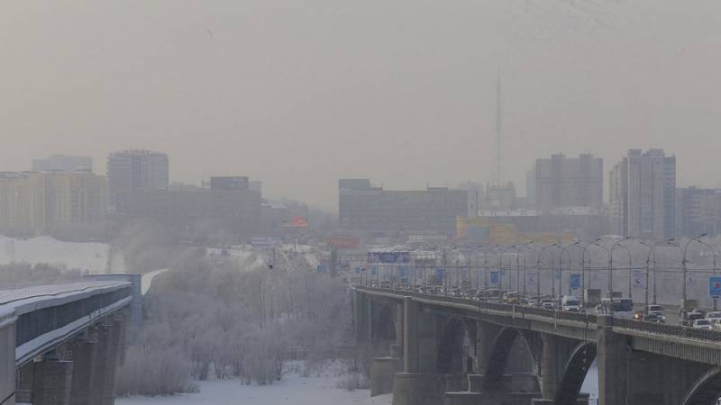Четырех человек достали живыми из-под завалов кафе в Новосибирске