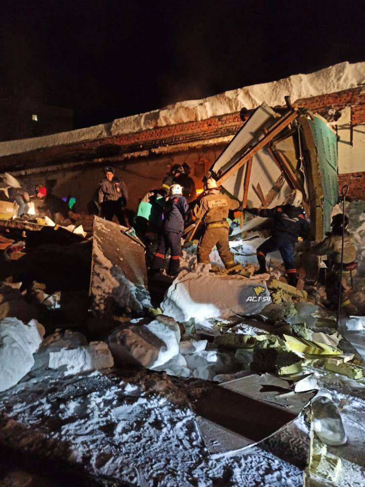 В Новосибирске обрушилась крыша в кафе, один человек погиб