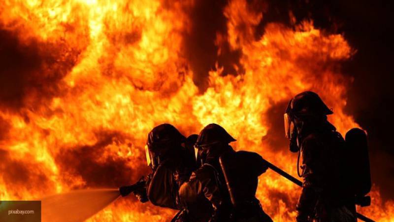 Крупный пожар вспыхнул на складе металлоизделий в Московской области