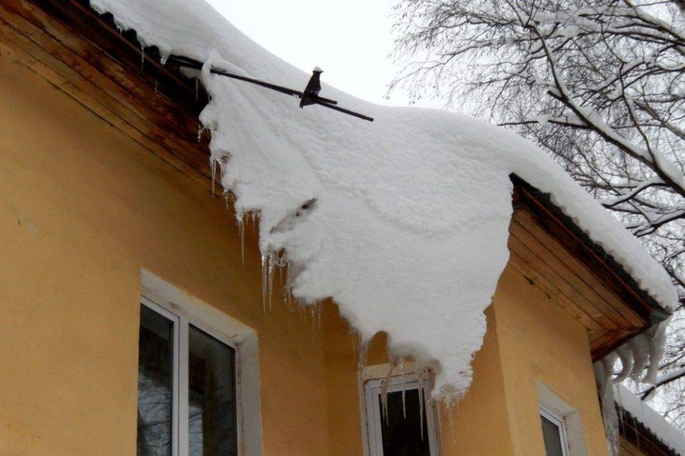 За некачественную работу по расчистке снега управляющую компанию Глазова привлекли к ответственности