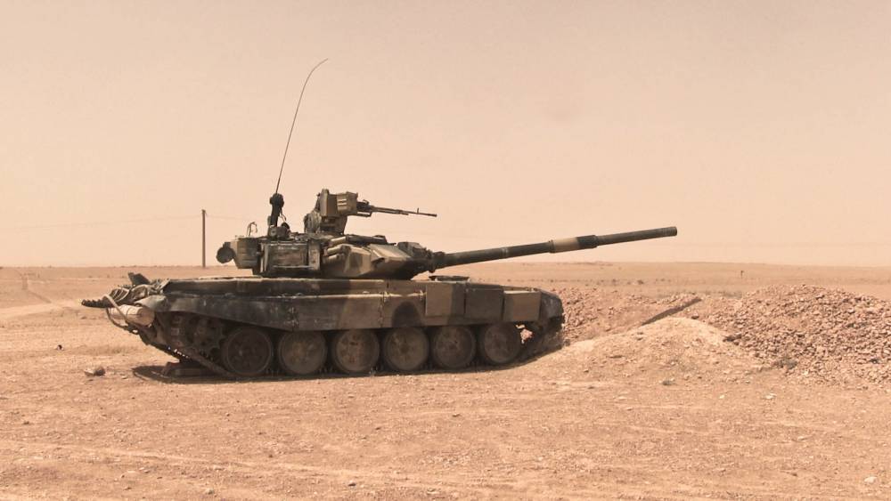 Видео с попаданием ракеты боевиков в танк Т-90А в Сирии опубликовали в сети