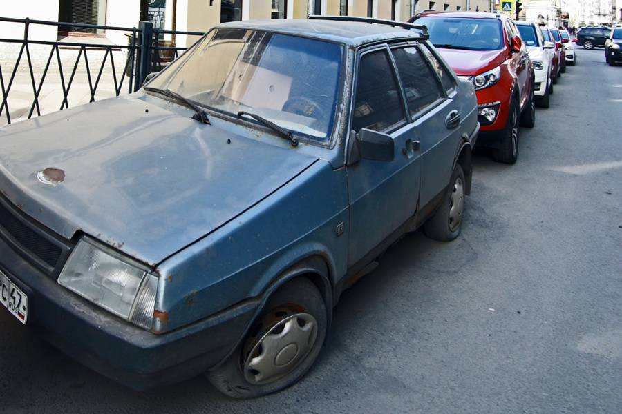 Мужчина в Москве оставил ребенка в автомобиле и исчез
