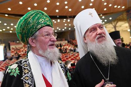Российские мусульмане предложили закрепить в Конституции поддержку религий