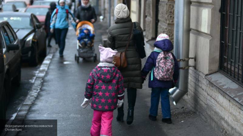 Родители из Челябинска пытались продать свою дочь за 5 тысяч рублей