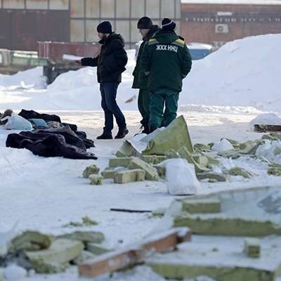 Мэр Новосибирска обязал собственников зданий очистить крыши от снега