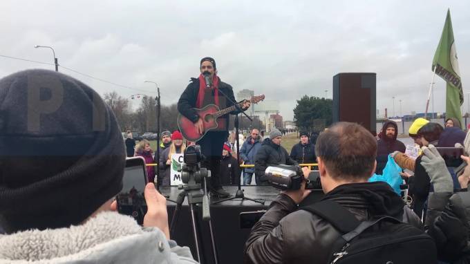 "Это наш город": на митинге у СКК прошел рок-концерт