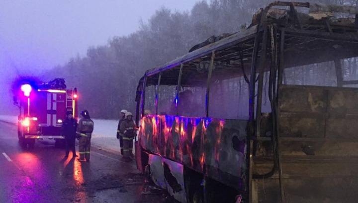Пассажирский автобус Тамбов – Воронеж вспыхнул после ДТП на трассе. Видео