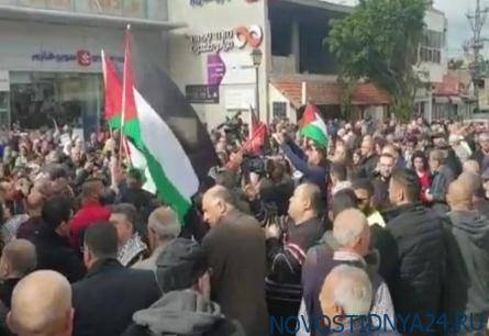 Израиль: Арабы на ралли против трансфера с палестинскими флагами