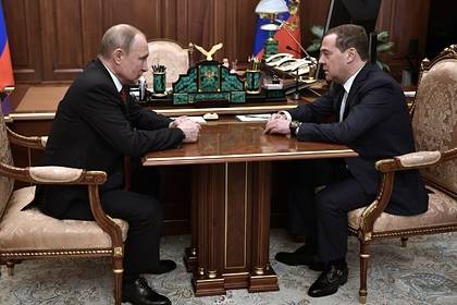 Путин заранее обсудил с Медведевым отставку правительства