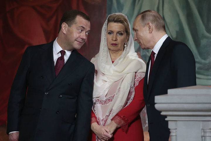 Путин о своем "тандеме" с Медведевым: ничего не распалось - МК