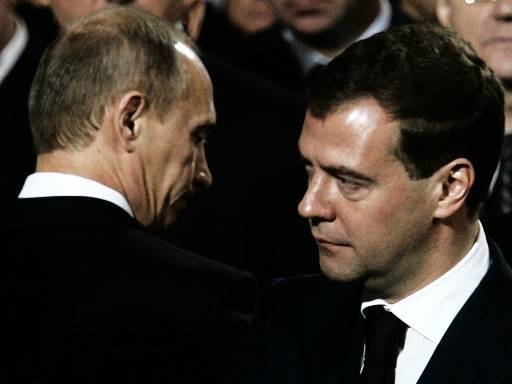 СМИ: Путин заранее обсудил с Медведевым отставку кабмина : Новости Накануне.RU