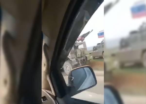В Сирии американский броневик попытался столкнуть российский "Тигр" с дороги : Новости Накануне.RU