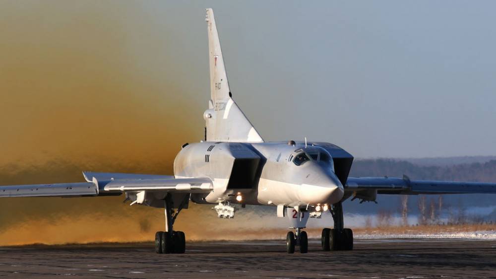Полет бомбардировщиков Ту-22М3 над Черным морем попал на видео