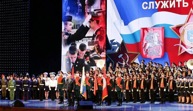 Лучших выпускников кадетских классов наградили в Кремле