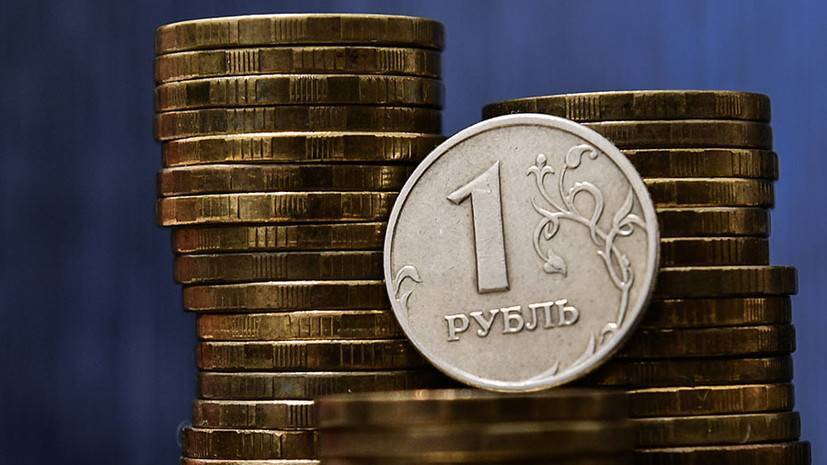 Рубль снижается к доллару и евро — РТ на русском