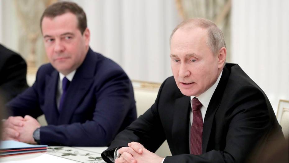 "Да ничего не распалось": Путин рассказал о тандеме с Медведевым