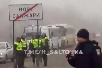 Украинцы подрались с полицией из-за приезда эвакуированных из Китая