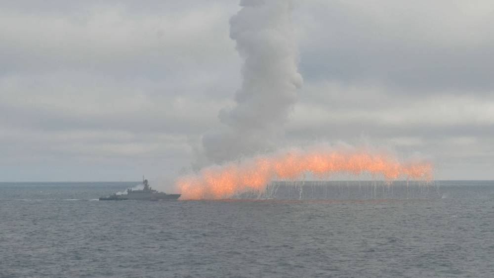 Военные корабли РФ провели учения по ликвидации условного врага в Черном море