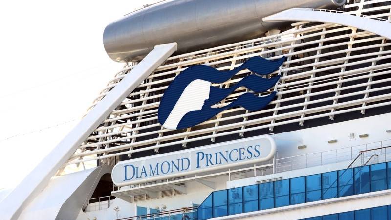 Два чиновника из Японии заразились коронавирусом на судне Diamond Princess