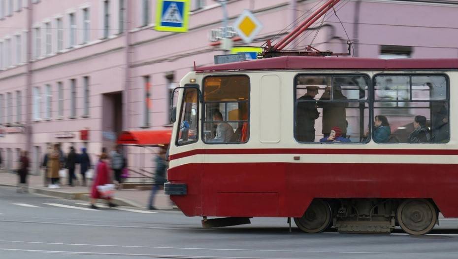 В центре Петербурга трамвай сбил мужчину