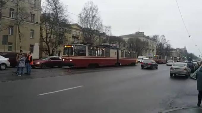 ДТП на проспекте Энгельса спровоцировало пробку из трамваев