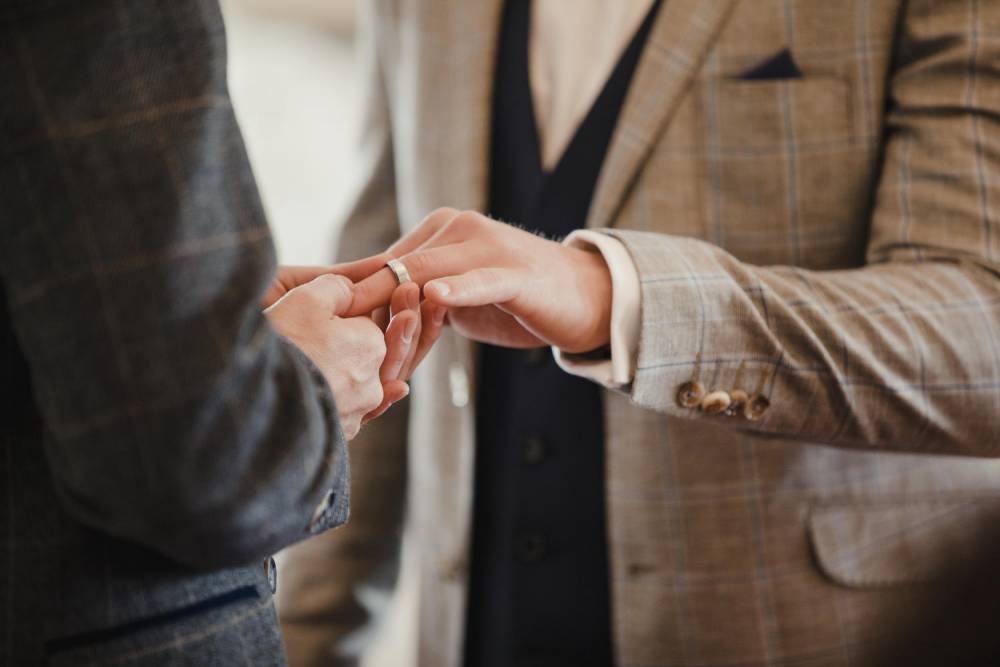 Ортодоксальный раввин провел свадебную церемонию для двух мужчин в США