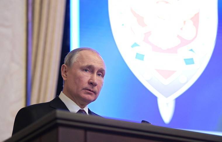 Путин призвал очистить важные отрасли экономики от криминала