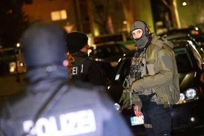 Рядом с трупом расстрелявшего людей в Германии нашли тело его матери - lenta.ru - Германия - Ханау