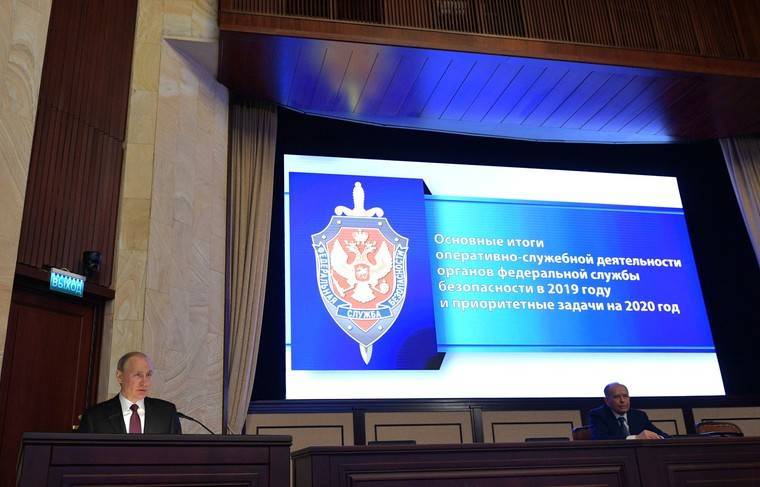 Путин пошутил о работе микрофонов на коллегии ФСБ