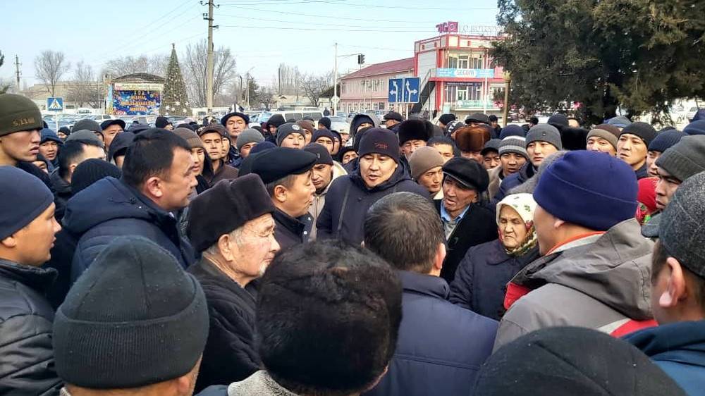Слухи о размещении больных коронавирусом вызвали массовые протесты в приграничном с Китаем районе Казахстана