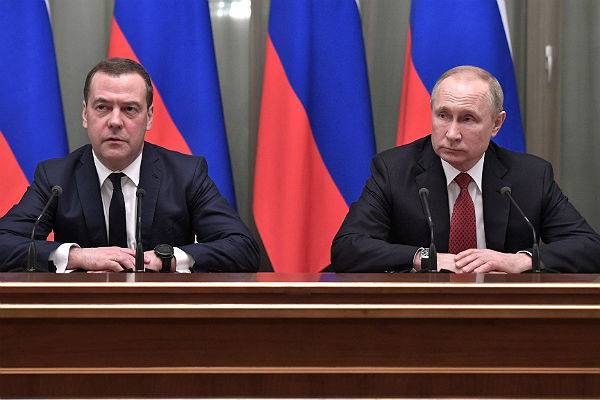 Путин заявил, что его тандем с Медведевым жив