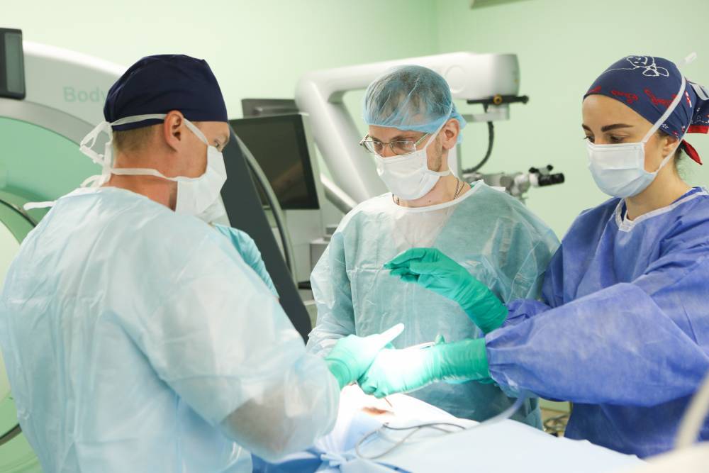 Петербургские хирурги успешно провели сложную операцию на сердце младенца