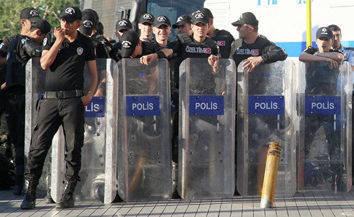 Bloomberg (США): Турция снова арестовывает оправданного филантропа после резкой реакции Эрдогана