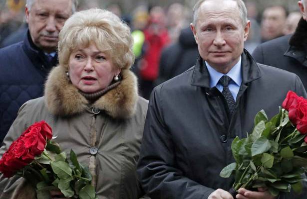 Нарусова впечатлилась «задушевной» речью Путина о Собчаке