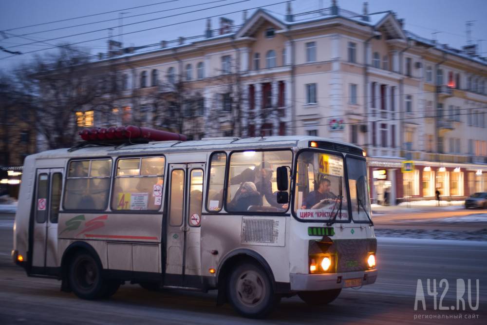 Из-за жалоб жителей мэр Сургута заставил своих подчинённых ездить на работу на автобусах