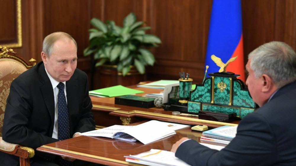 Сечин доложил Путину о результатах переговоров с Лукашенко по нефти