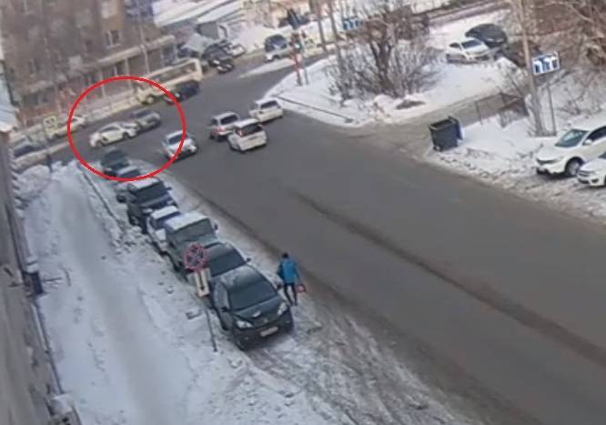 Тройное ДТП на перекрёстке в Кемерове попало на видео