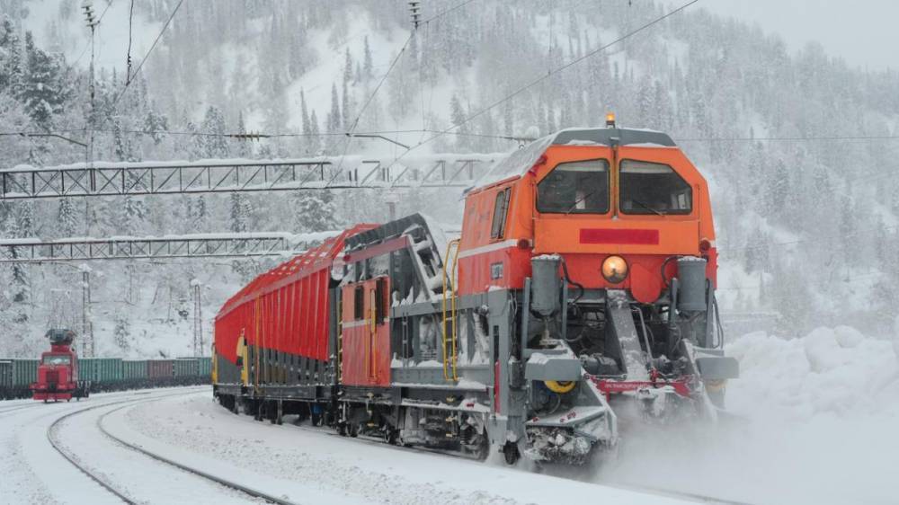 Российский поезд по расчистке снега восхитил финнов