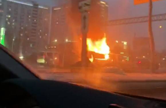 Машина загорелась на северо-востоке столицы