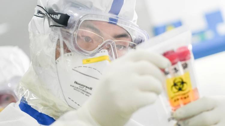 Китайские власти назвали сроки для испытаний вакцины от нового коронавируса